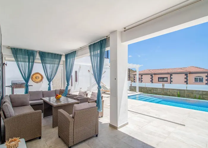 Вилла Zion Tenerife With Heated Pool Адехе